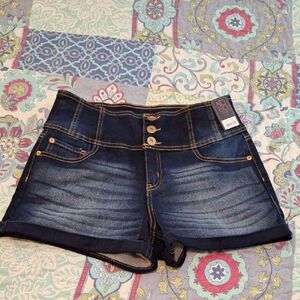 No Boundaries Blue Jean Shorts Vintage Wash Cuffed Hem. NWT Size 13